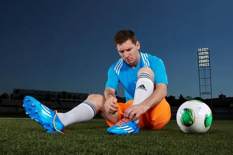 Kỹ Thuật Đá Bóng Bằng Lòng Bàn Chân: Bí Quyết Của Những Vận Động Viên Chuyên Nghiệp 1 Kỹ Thuật Đá Bóng Bằng Lòng Bàn Chân: Bí Quyết Của Những Vận Động Viên Chuyên Nghiệp