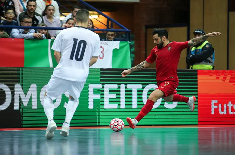 Bí Quyết Sút Bóng Mạnh Trong Futsal: Hướng Dẫn Từ Cơ Bản Đến Nâng Cao 2 Bí Quyết Sút Bóng Mạnh Trong Futsal: Hướng Dẫn Từ Cơ Bản Đến Nâng Cao