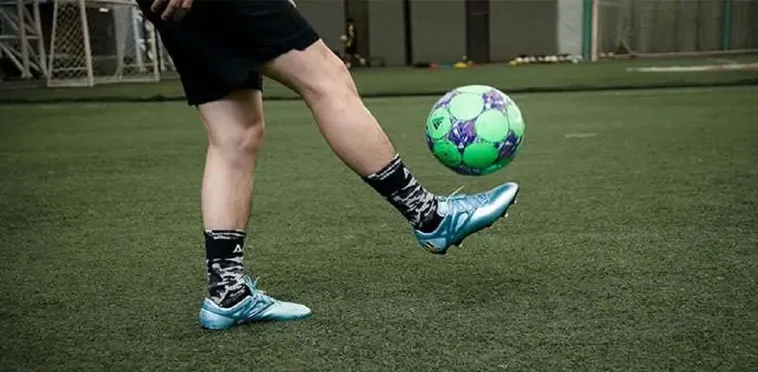 Bí Quyết Tâng Bóng Như Một Cầu Thủ Chuyên Nghiệp 2 Tìm hiểu kỹ thuật tâng bóng từ cơ bản đến nâng cao với Nhandinhkeonhacai.de. Cải thiện kỹ năng bóng đá của bạn với các hướng dẫn chi tiết và mẹo từ các chuyên gia.